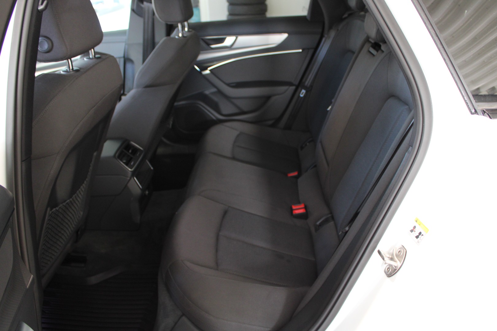 Daumennagel 14 - Audi A6 Avant 40 TDI quattro sport Black-Optik