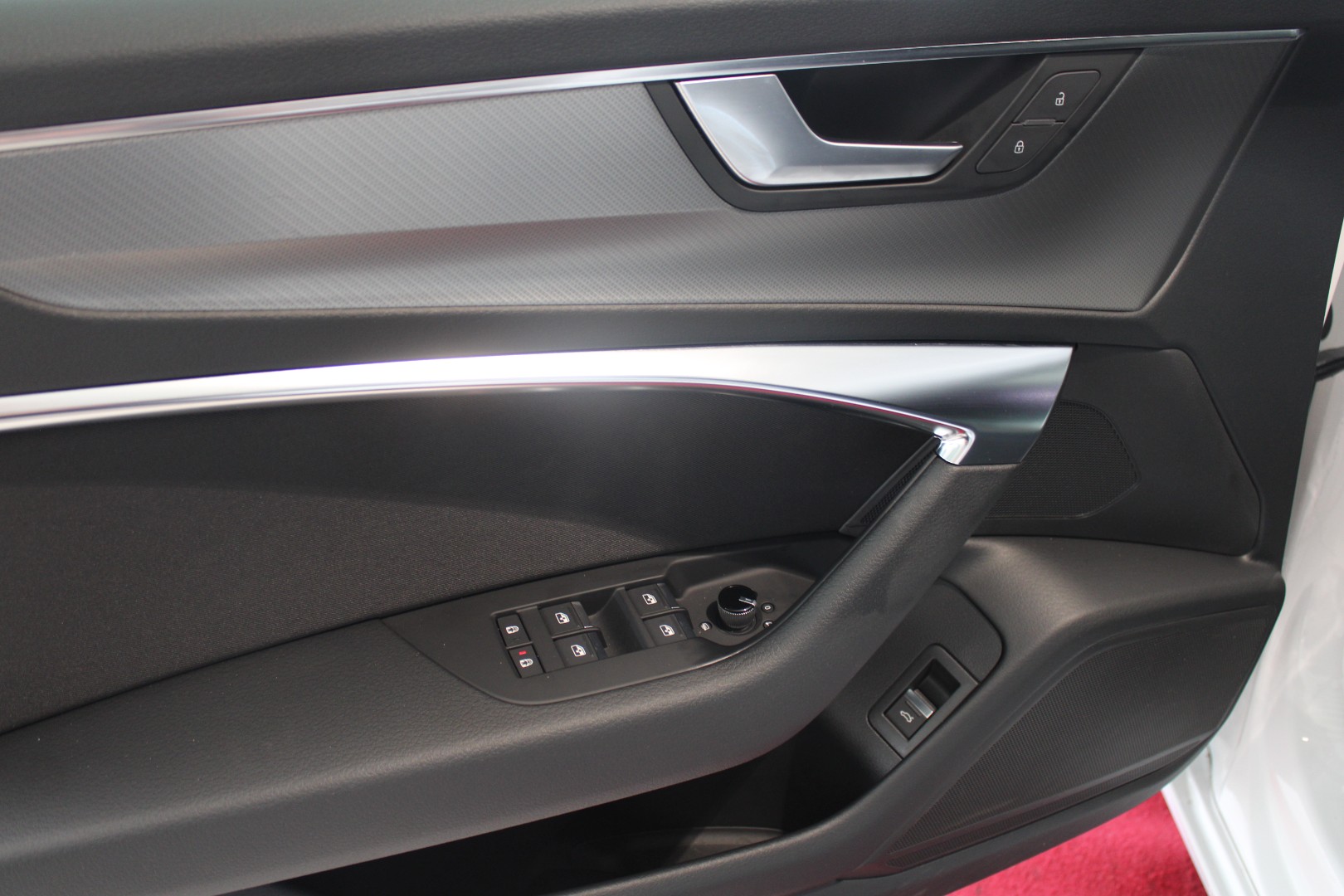 Daumennagel 16 - Audi A6 Avant 40 TDI quattro sport Black-Optik