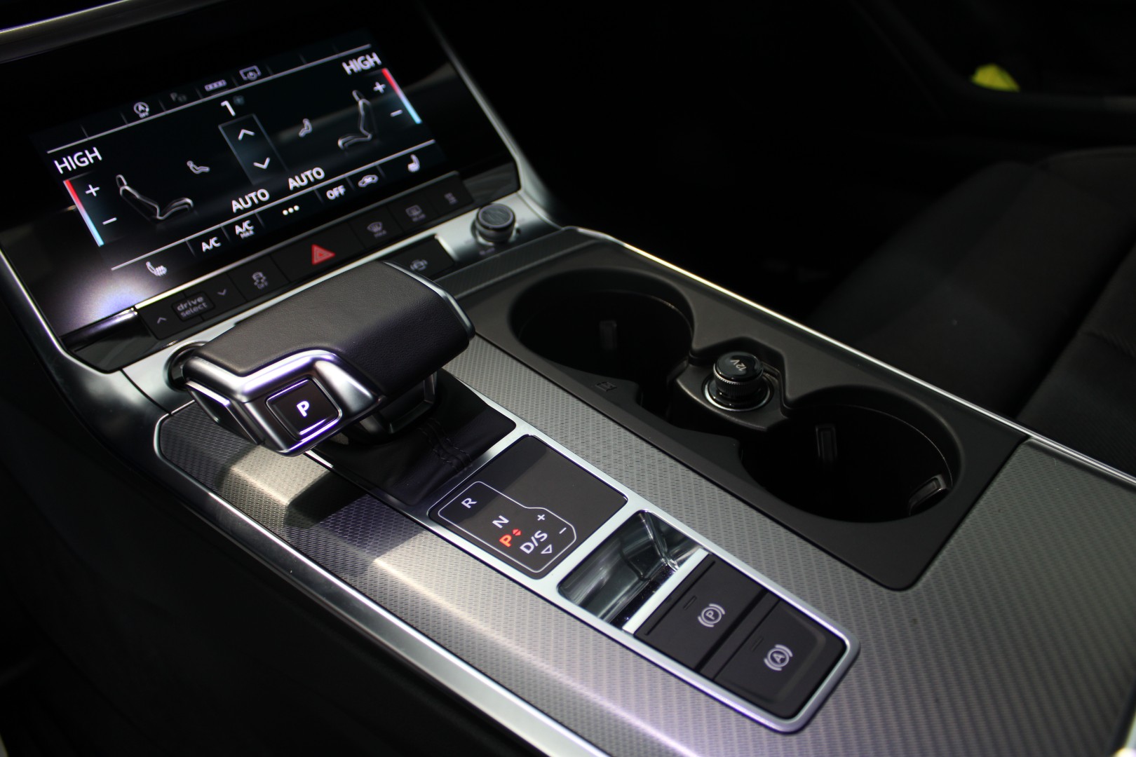 Daumennagel 22 - Audi A6 Avant 40 TDI quattro sport Black-Optik