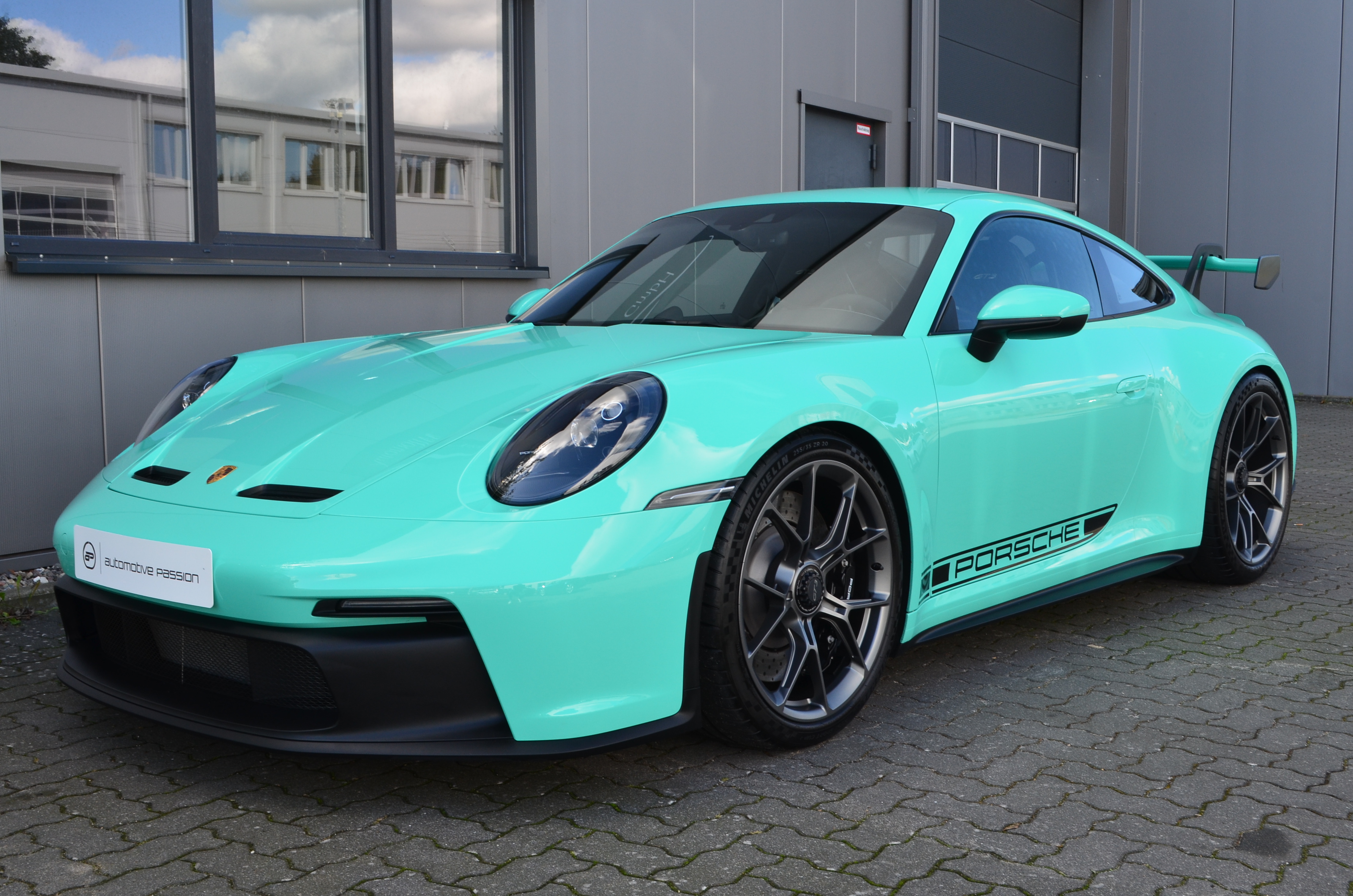 Porsche 911/992 GT3 PTS Mint Grün Lift Carbon LED BOSE Used vehicle for sale | First registration 07/2021 | Price 243.890 €